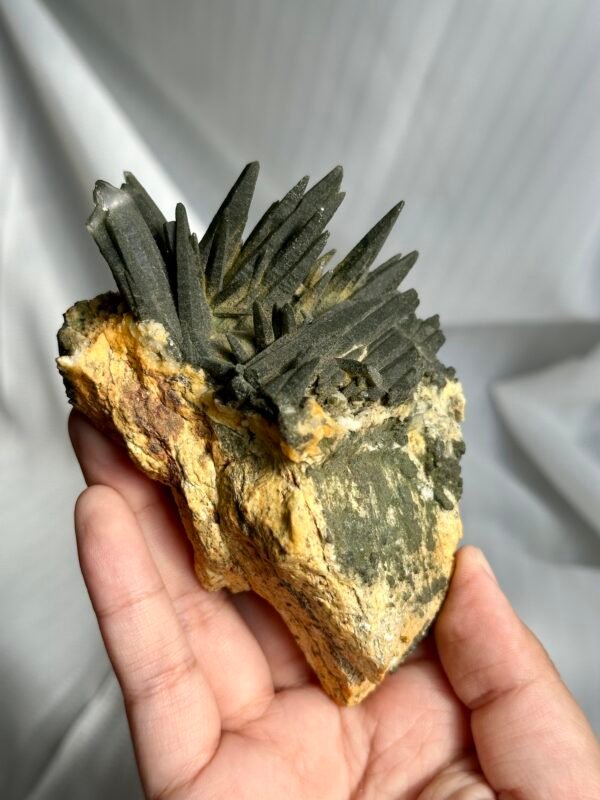 008c12d33ec131b9440c6bd504451727 Nepalese Green Phantom Laser Wand Himalayan Crystal Cluster 12A