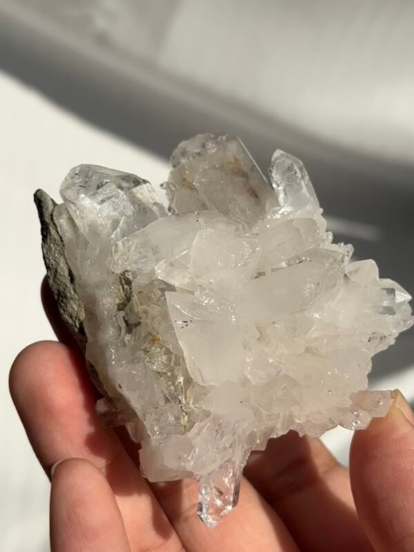 0c01e6878581ac2a1cb0819fbccd1ba5 Himalayan White Crystal Cluster with Green Phantom 16I