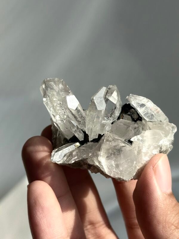 5c8cc75962635e98092a9162e6899b81 Transparent White Himalayan Mini Crystal Cluster 15N