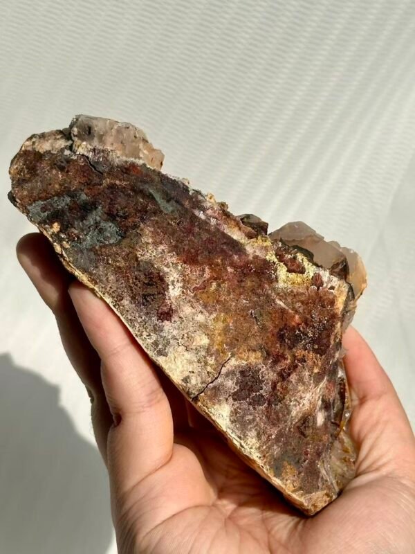 705856e322d3b1110271ae2d44d30303 Rainbow-colored fluorite calcite coexists with various minerals 10F