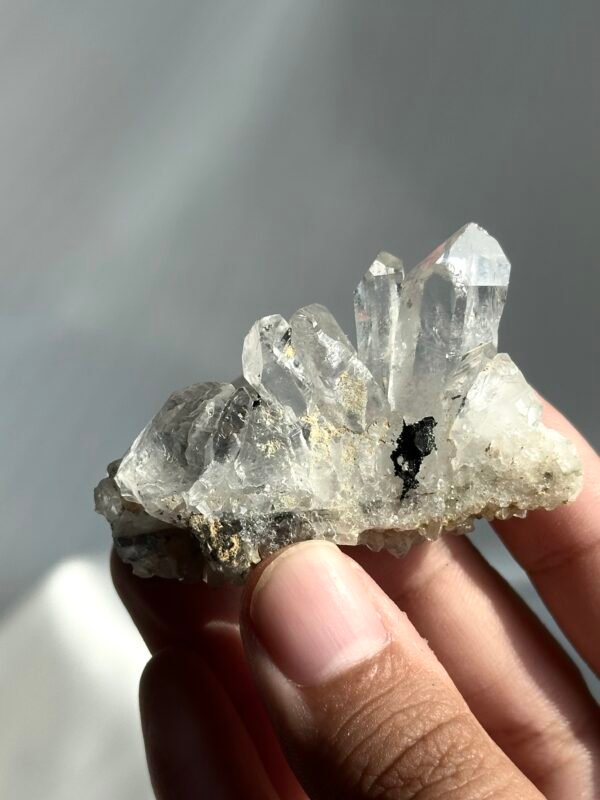 8256fe5574f309c018b04bc32beaa1f8 Transparent White Himalayan Mini Crystal Cluster 15N