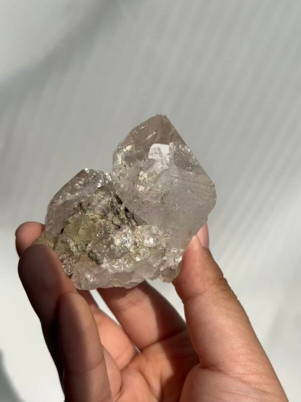 84c56a63d486f0ff89586de9fa8a96bd Himalaya interspersed with transparent white crystal 10G