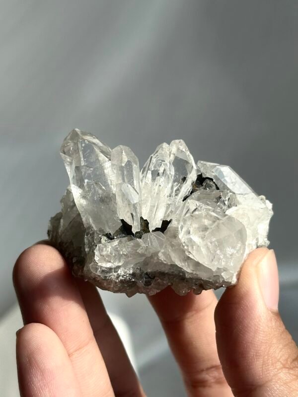 8c8c830c58e42a6d95392ff47d3bbff8 Transparent White Himalayan Mini Crystal Cluster 15N