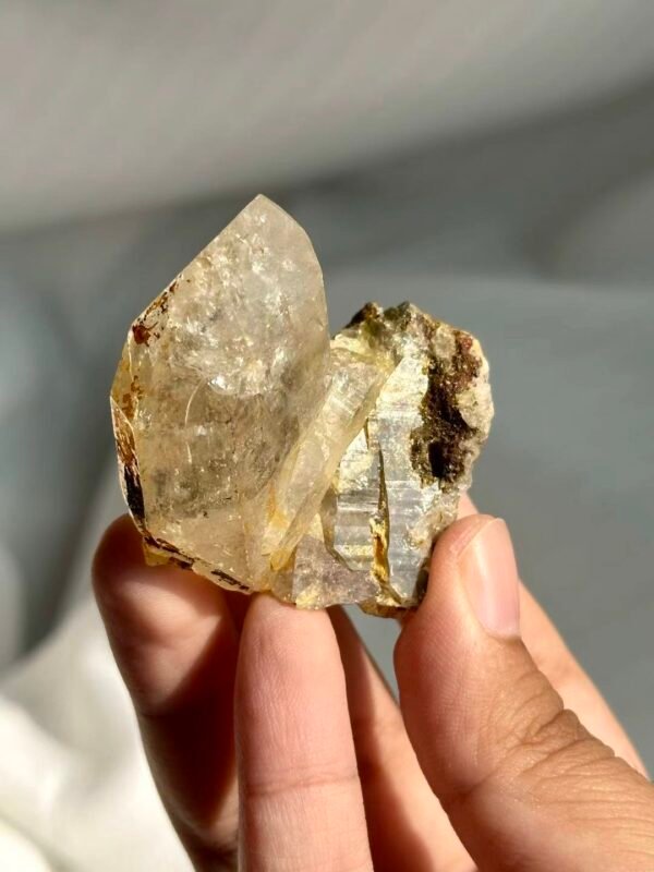 Tibetan Himalayan Crystal – Twisted Structure & Colorful Ore Rind 13N