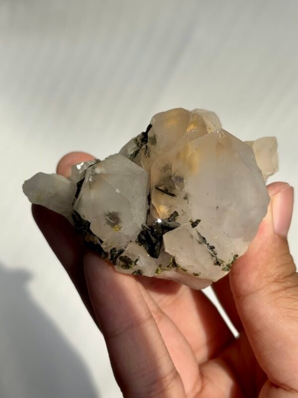 a2adb70808b9b71bb923e3e254be523d Sichuan Garden Crystal Belt Yellow Inner Wrap and Symbiotic Green Curtain Stone 10D