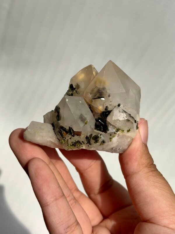 e9408403e26806fe080b7a1ebf91104a Sichuan Garden Crystal Belt Yellow Inner Wrap and Symbiotic Green Curtain Stone 10D