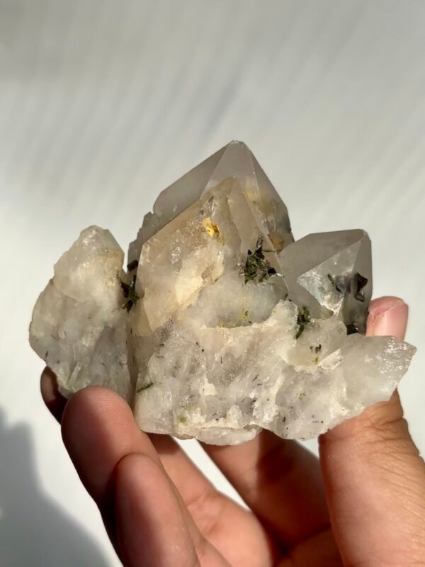 f7589a36a39fcce2aaa338a37b556749 Sichuan Garden Crystal Belt Yellow Inner Wrap and Symbiotic Green Curtain Stone 10D